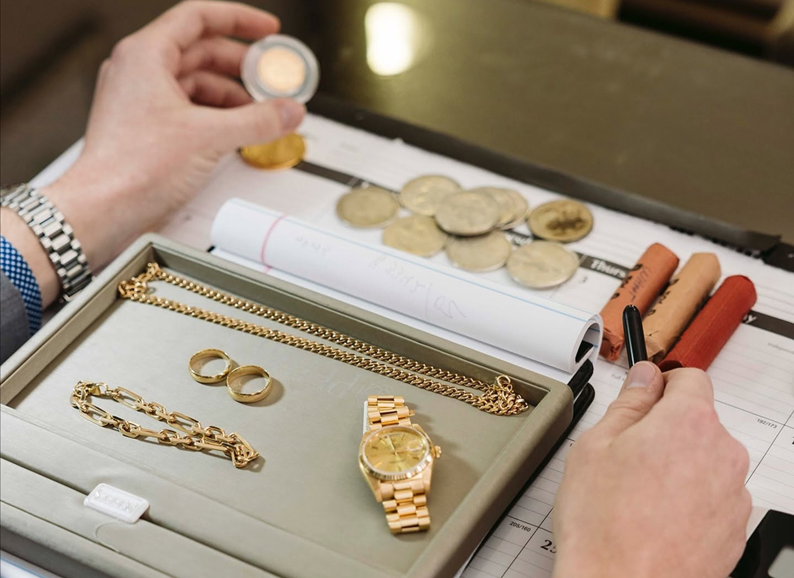 Estate gold jewellery in a Perry&rsquo;s showcase