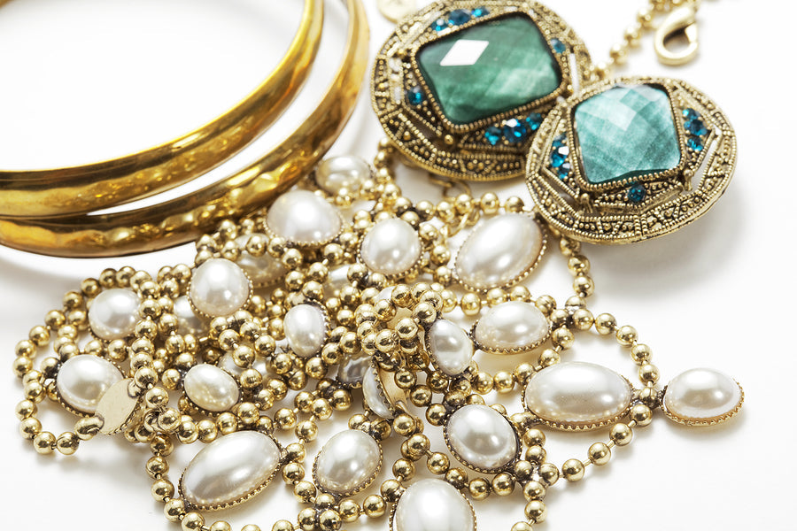 Read article: What is the difference between Vintage and Antique jewelry?